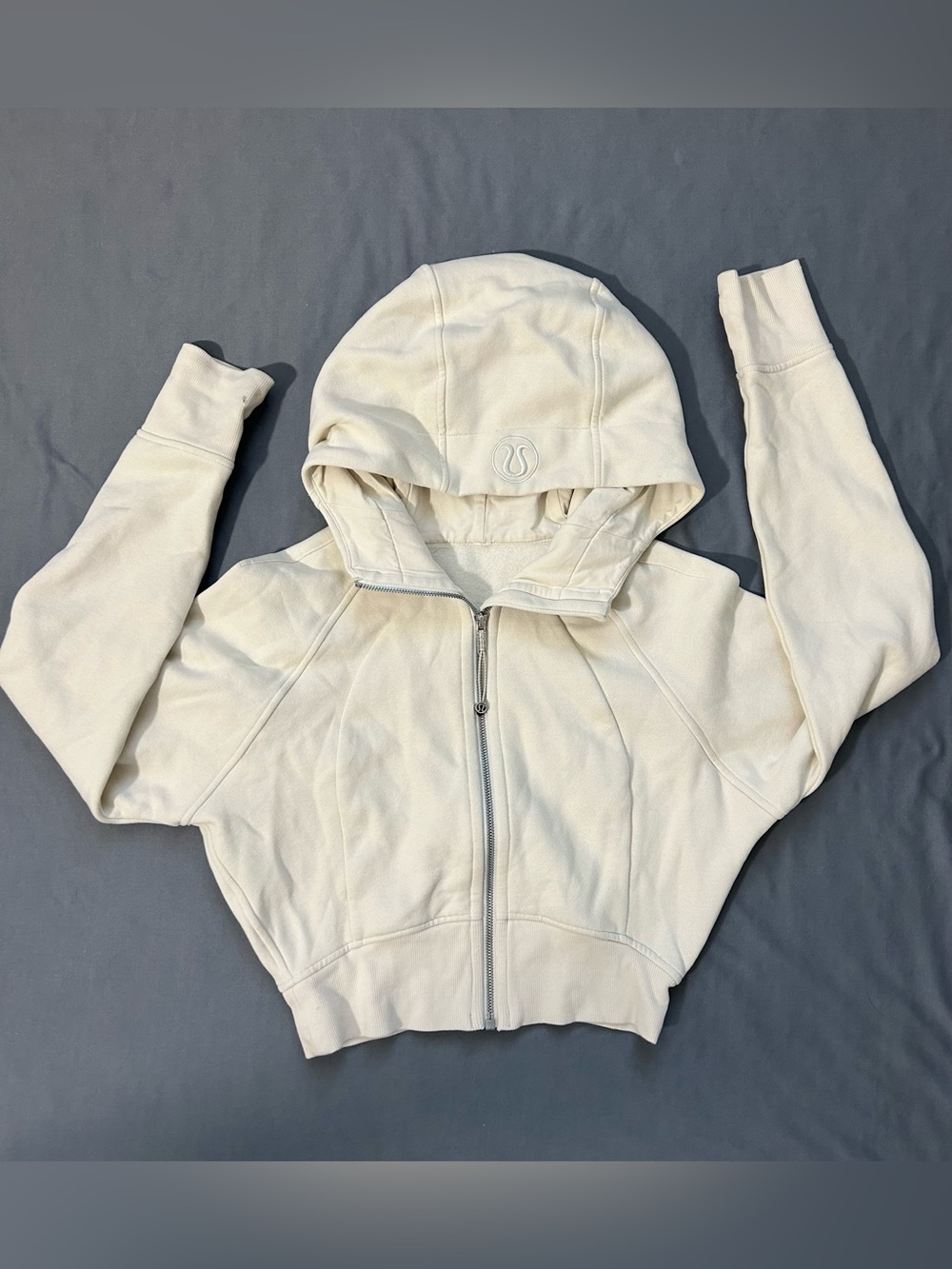 Lululemon Scuba Full-Zip Cropped Hoodie in Bone - size 4